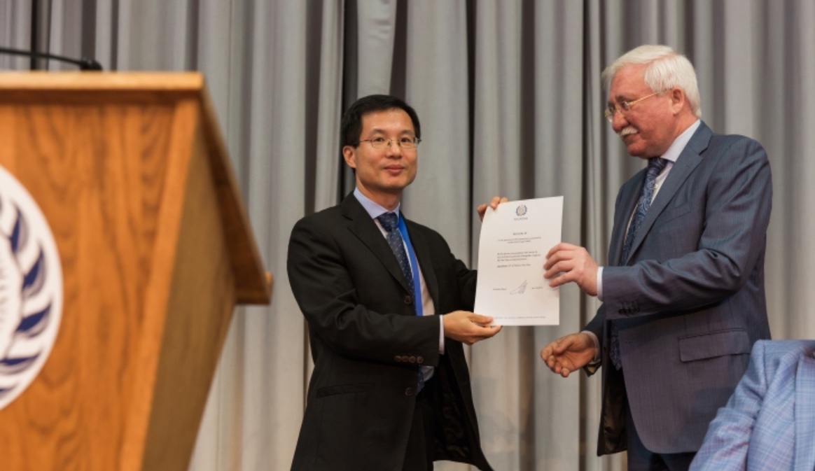 Asgardia | Head of Nation signed the first law in the history of Asgardia on the Parliament Assembly in Vienna