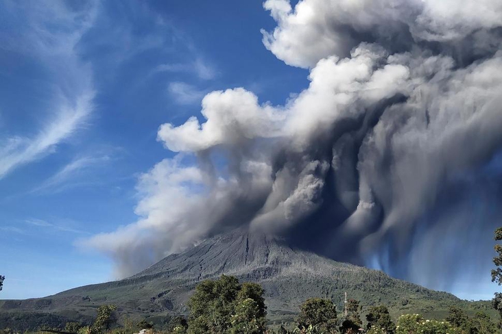 Indonesia's Sinabung Volcano Spews New Burst of Hot Ash