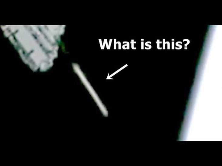 A Huge Cylindrical UFO spotted during Spacex Starlink Mission.