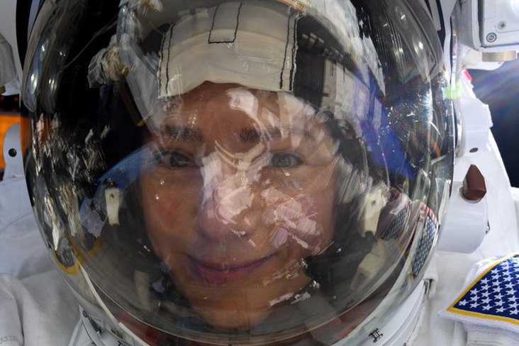 NASA ASTRONAUT SNAPS EPIC SELFIE IN SPACE STATION REFLECTION