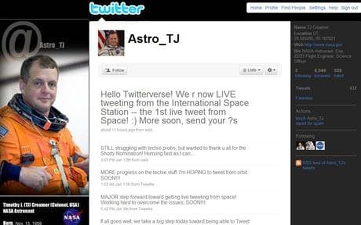 Astronauta que envió el primer tweet desde el espacio .: