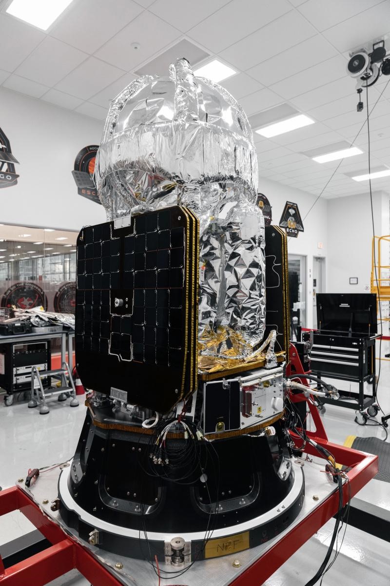 Модуль LOXSAT внутри цеха сборки космических аппаратов компании Rocket Lab