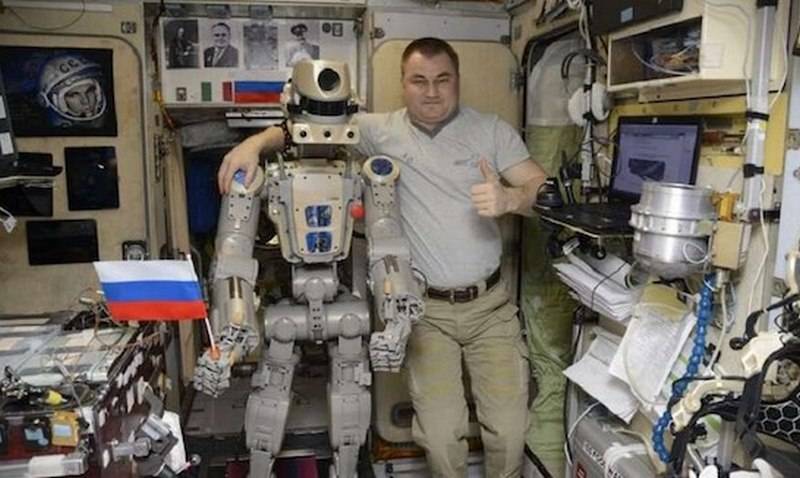 Video Iss Crew Tests Russian Humanoid Robot Fedor Asgardia The